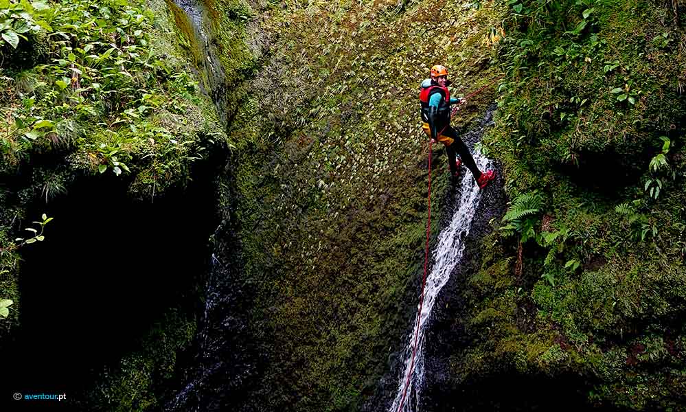 Canyoning Experiência na Ilha de São Jorge nos Açores